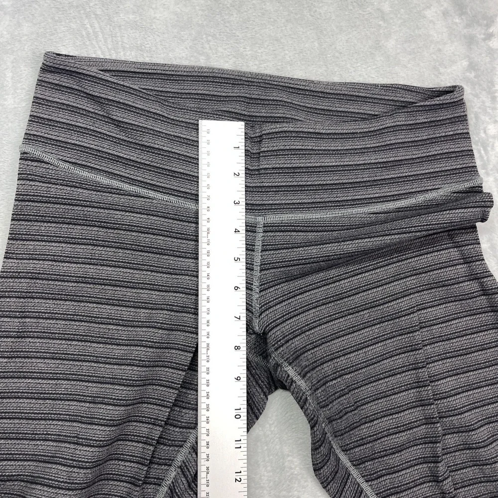 Lululemon Leggings Womens 10 (30x21) Gray Black Horizontal Stripe Athletica Crop